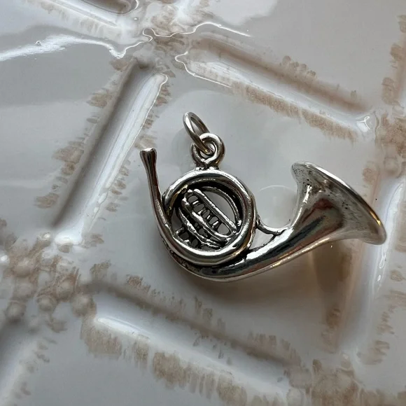 French Horn Vintage Charm NOS Silver Tone Music Pendant - Picture 1 of 6